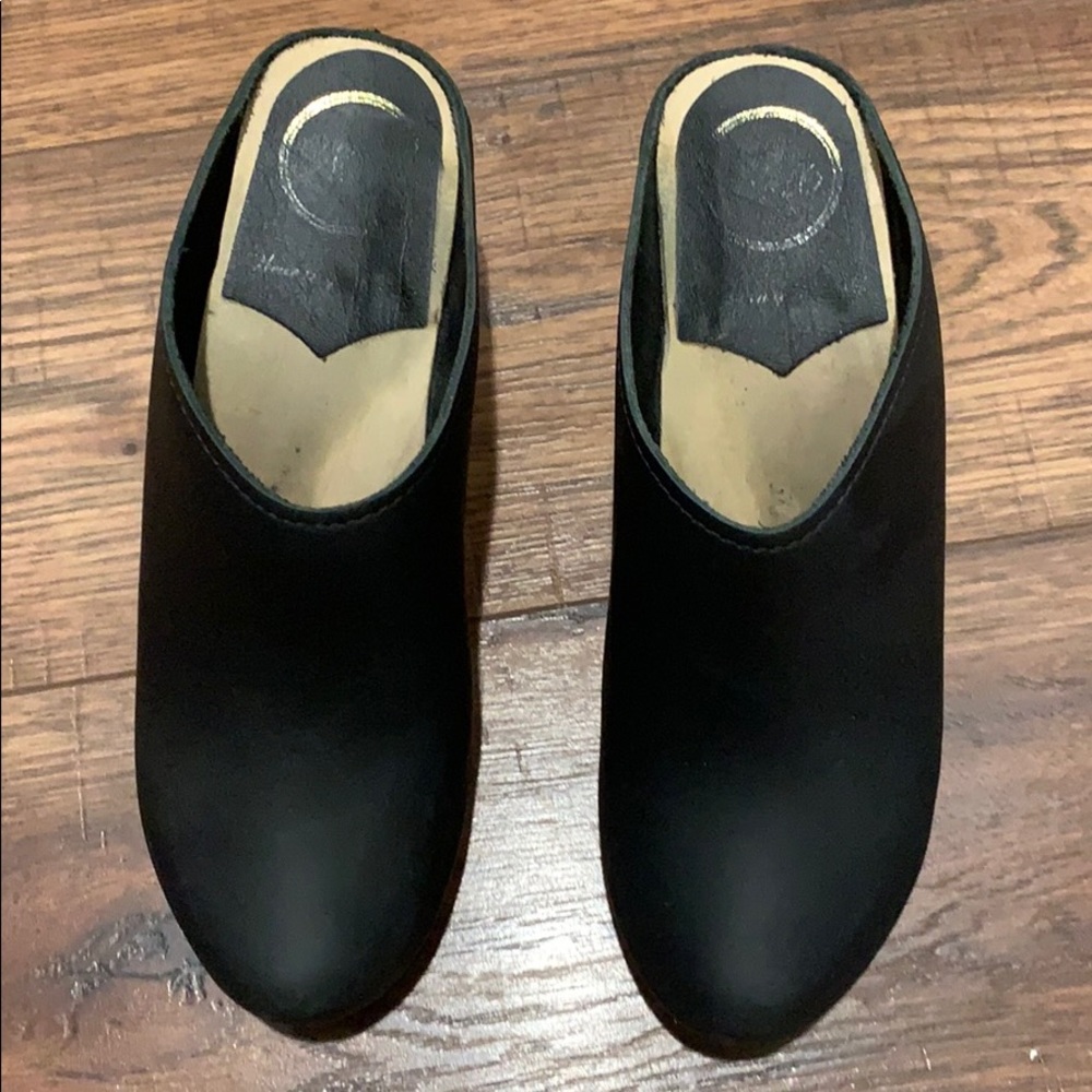No.6 clogs